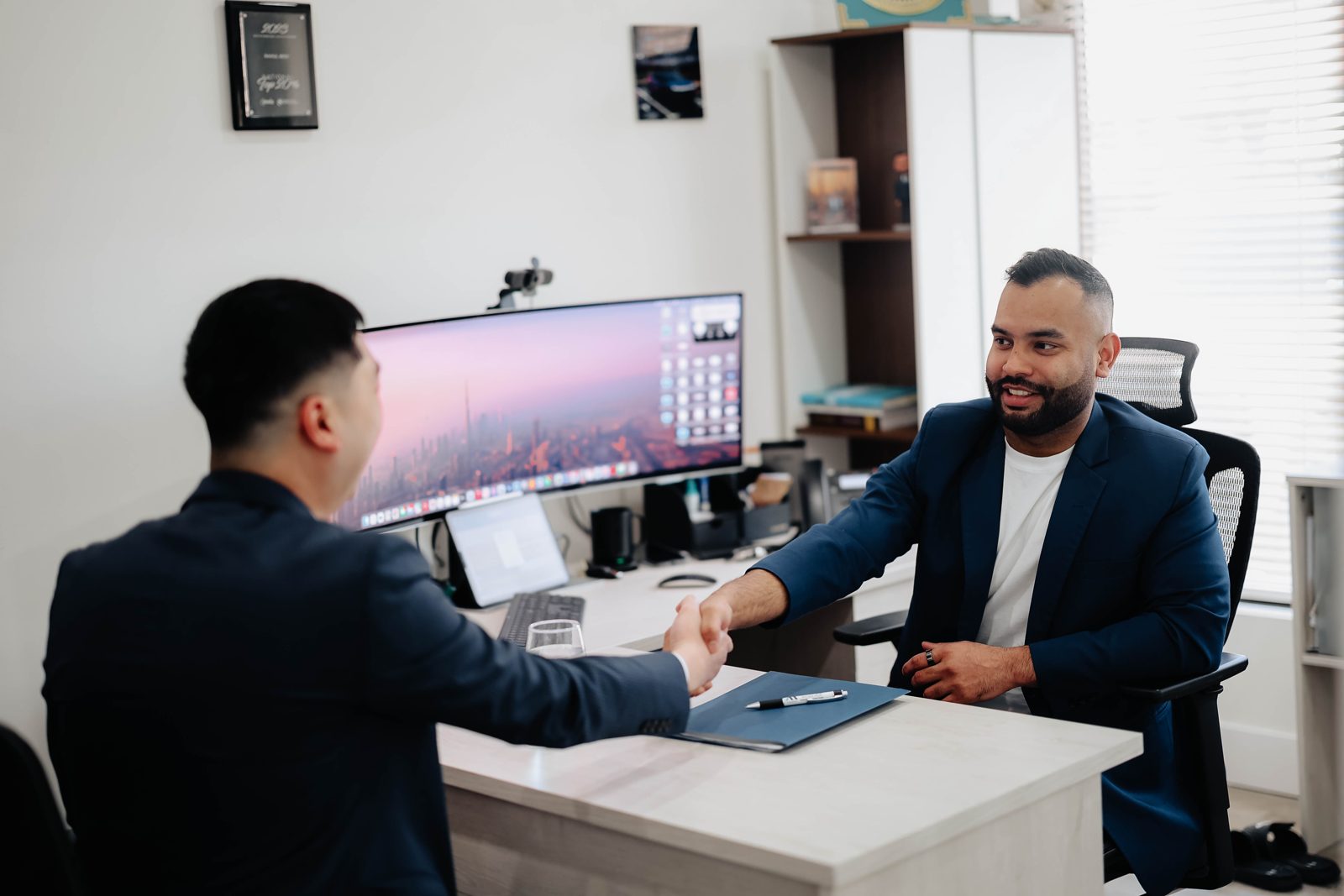 Rahul Bedi shaking hands with a client after a mortgage consultation